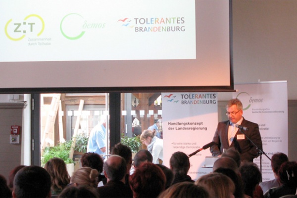 Dr. Bentmann während seiner Ansprache bei der Netzwerkkonferenz in Brandenburg.