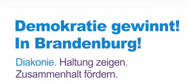 Screenshot eines Videos mit dem Text: Demokratie gewinnt! In Brandenburg!